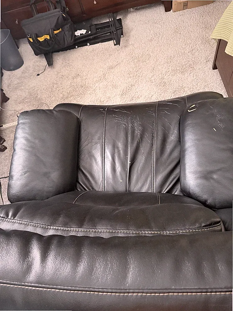 Motorized Recliner Good Condition Work Perfect Must Pick Up It Asking 275$